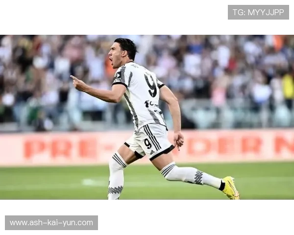 尤文弗拉霍维奇背身护球再转身破门势不可挡