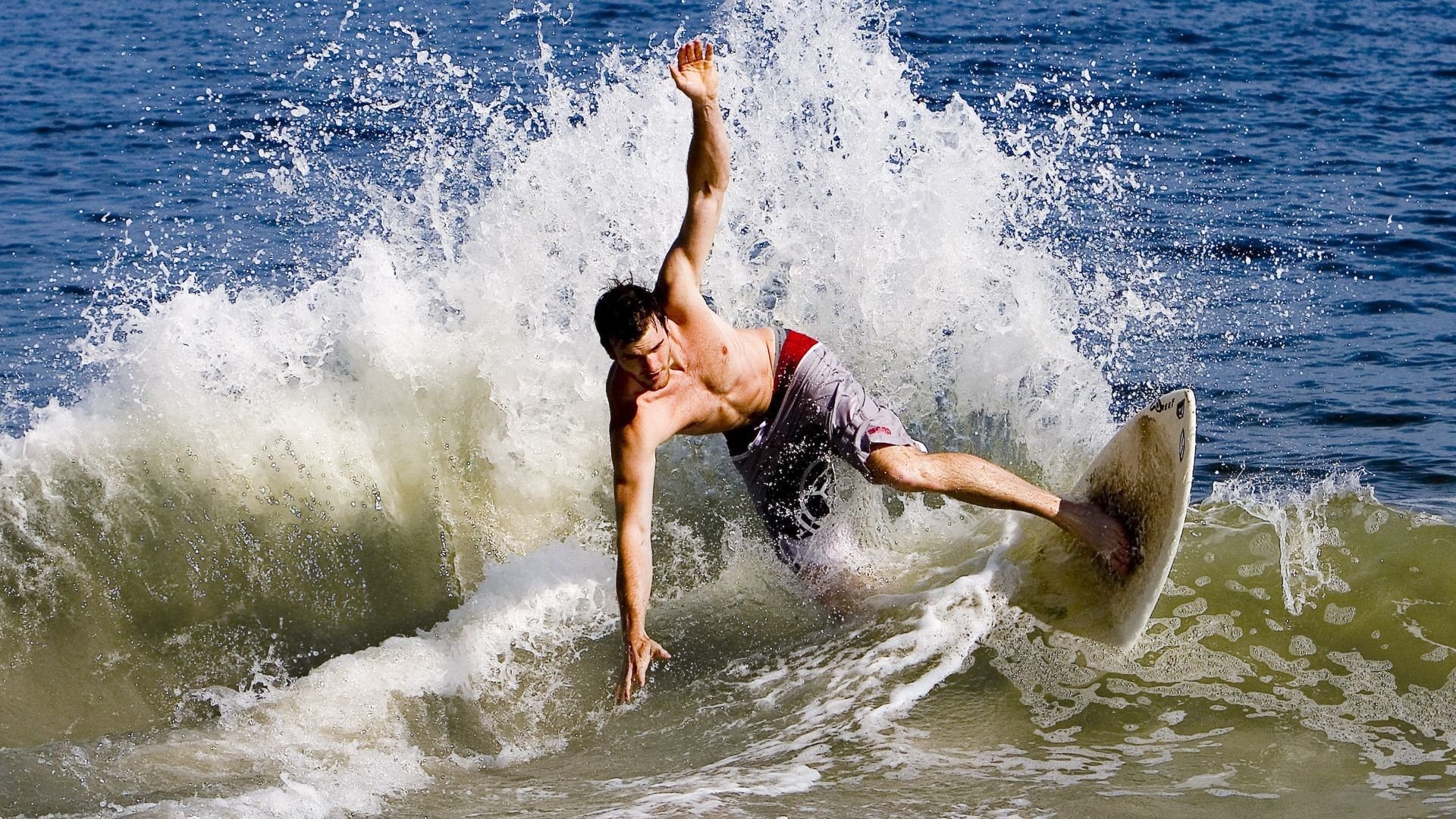 中国游泳队在比赛中发挥稳定